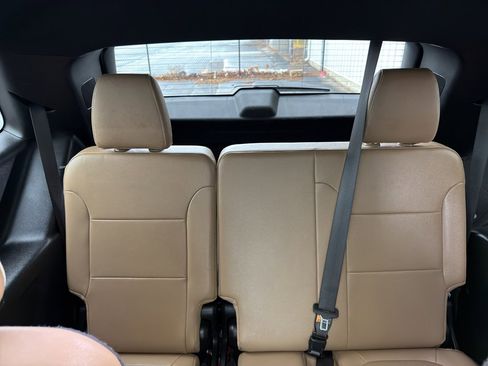 Used 2023 Chevrolet Traverse Premier image 23