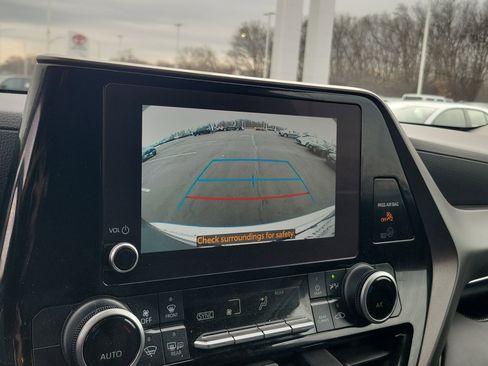 Certified 2024 Toyota Highlander LE image 17