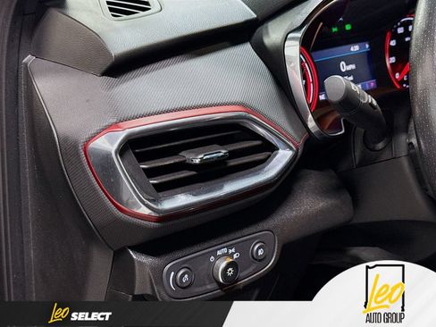 Used 2021 Chevrolet TrailBlazer RS w/ Sun and Liftgate Package AWD/4WD image 13
