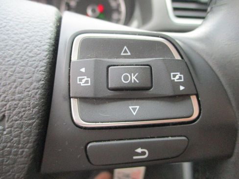 Used 2013 Volkswagen Passat 2.5 SE FWD image 32
