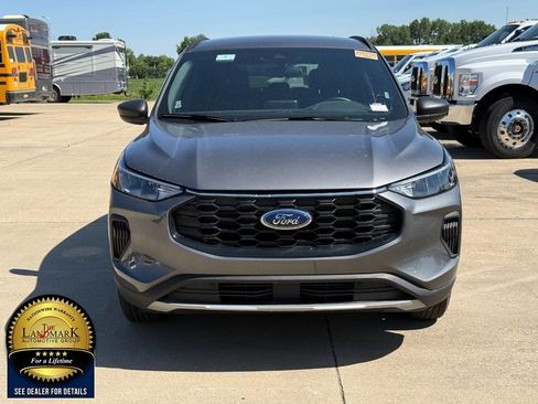 Used 2025 Ford Escape ST-Line AWD/4WD image 2