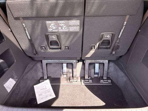 New 2026 Kia Carnival EX FWD image 44