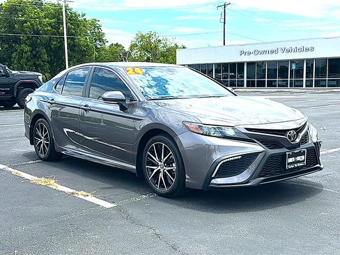 Used 2024 Toyota Camry SE w/ Convenience Package FWD image 10
