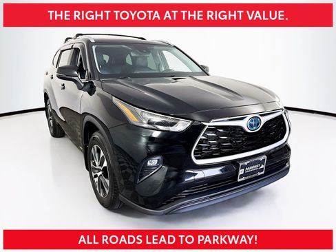 Used 2023 Toyota Highlander XLE AWD/4WD image 1