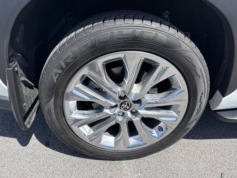 Used 2023 Toyota Highlander Limited AWD/4WD image 14