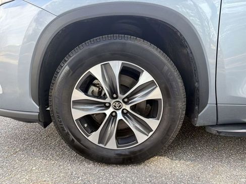 Used 2023 Toyota Highlander XLE FWD image 10