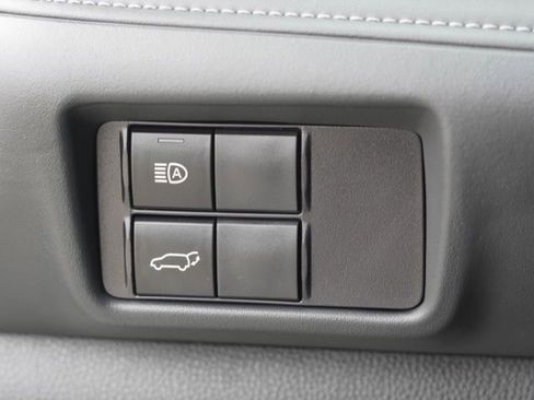 Certified 2025 Toyota Highlander XLE image 21