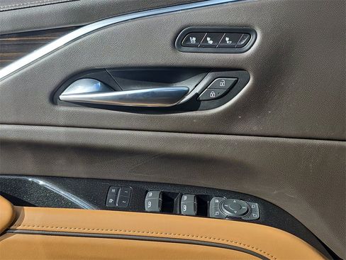 Used 2022 Cadillac Escalade Premium Luxury w/ Performance Package image 33