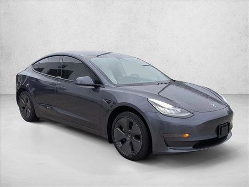 Used 2021 Tesla Model 3 Standard Range Plus image 3