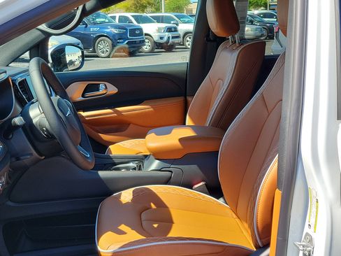 New 2026 Chrysler Pacifica Pinnacle w/ Trailer Tow Group image 17