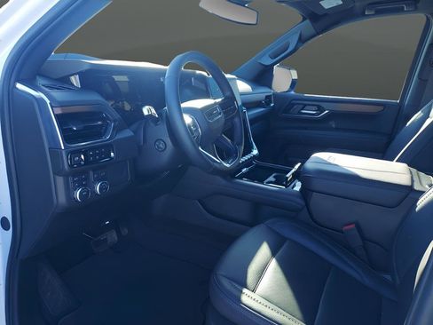 Used 2025 GMC Yukon Denali image 9