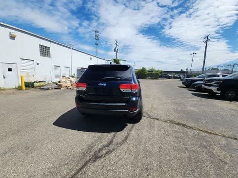 Used 2018 Jeep Grand Cherokee Laredo AWD/4WD image 15