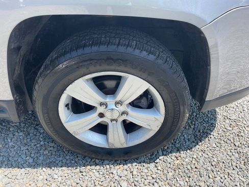 Used 2017 Jeep Compass Latitude AWD/4WD image 29