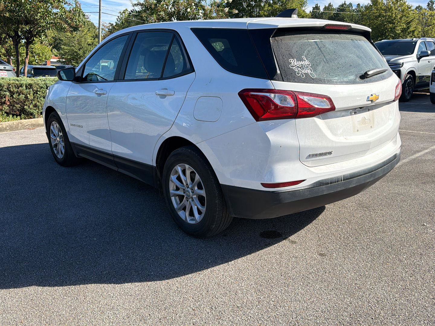 Used 2020 Chevrolet Equinox LS FWD image 2