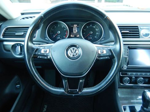 Used 2016 Volkswagen Passat 1.8T SE FWD image 14