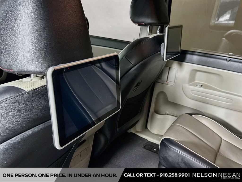 Used 2021 Kia Sedona EX FWD image 24