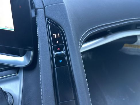 Used 2025 Chevrolet Corvette Stingray Coupe w/ 1LT image 15