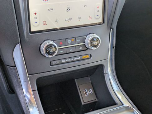 Certified 2022 Ford Edge Titanium w/ Class II Trailer Tow Package image 25