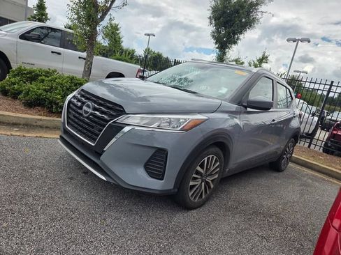 Used 2023 Nissan Kicks SV FWD image 3