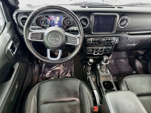 Used 2020 Jeep Wrangler Unlimited Sahara AWD/4WD image 4