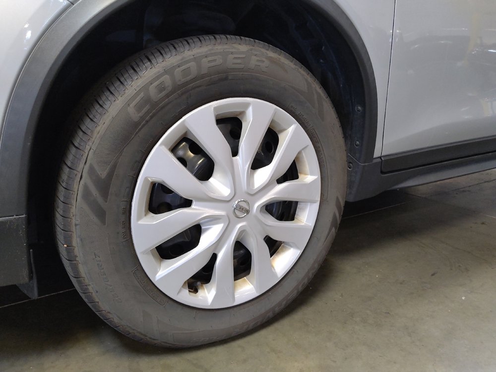 Used 2017 Nissan Rogue S AWD/4WD image 31