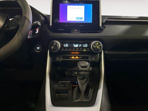 Used 2025 Toyota RAV4 XLE w/ Convenience Package FWD image 18
