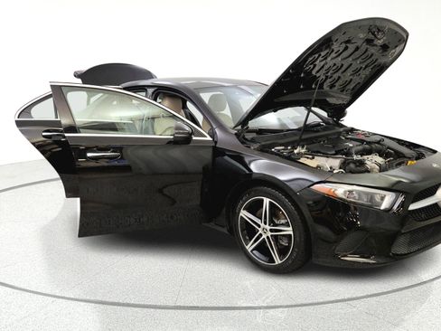 Used 2021 Mercedes-Benz A 220 4MATIC w/ Premium Package image 11