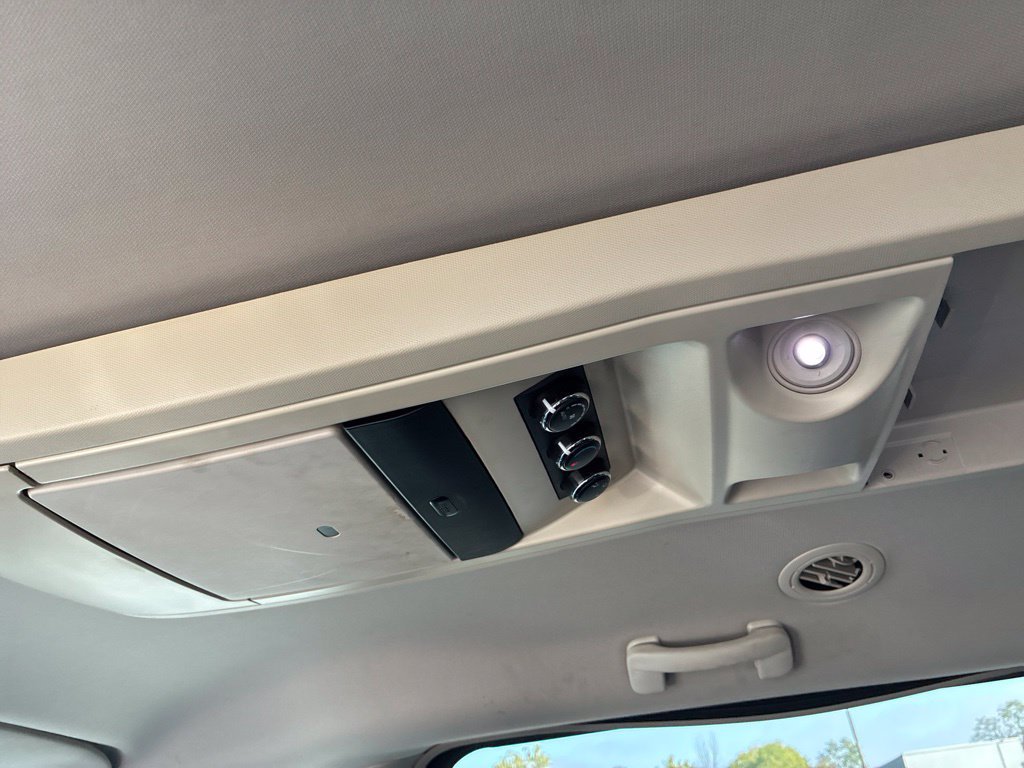 Used 2014 Chrysler Town & Country Touring FWD image 12