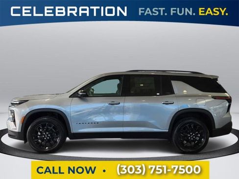 Used 2025 Chevrolet Traverse LT w/ Midnight/Sport Edition image 2