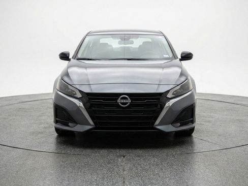 Used 2025 Nissan Altima 2.5 SV image 2