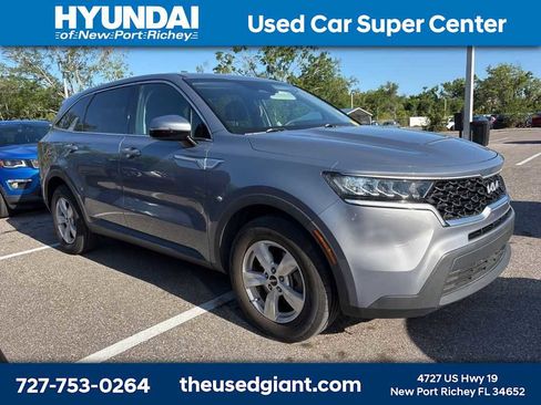 Used 2023 Kia Sorento LX image 4