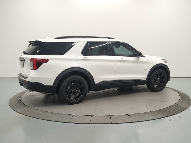 Used 2024 Ford Explorer ST-Line w/ Class IV Trailer Tow Package AWD/4WD image 8