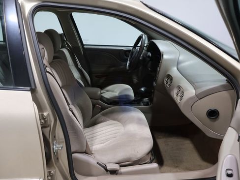 Used 2005 Pontiac Bonneville SE image 4