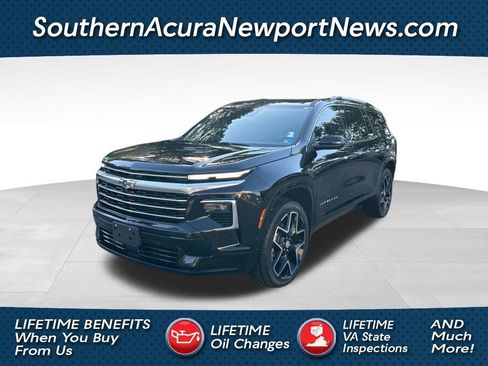 Used 2025 Chevrolet Traverse High Country w/ LPO, Floor Liner Package AWD/4WD image 1