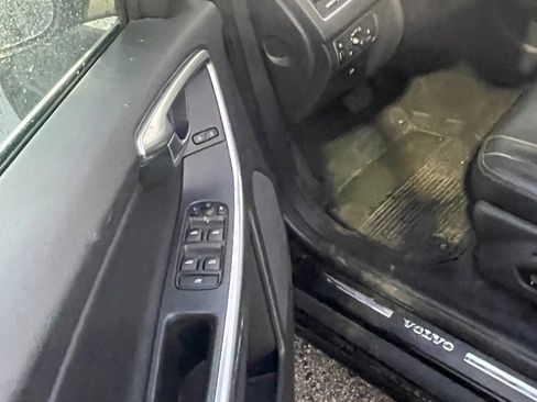 Used 2015 Volvo XC60 T5 Premier w/ Proximity Package image 10