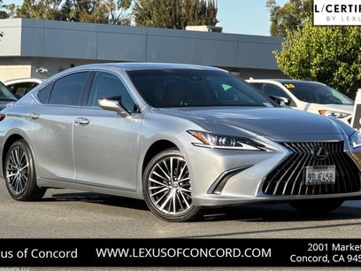 Used 2023 Lexus ES 300h w/ Premium Package