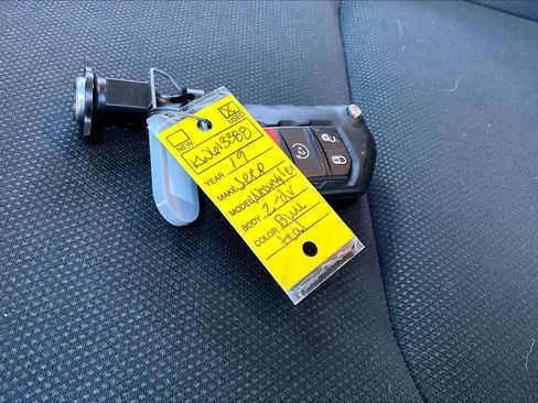 Used 2019 Jeep Wrangler Sport AWD/4WD image 13