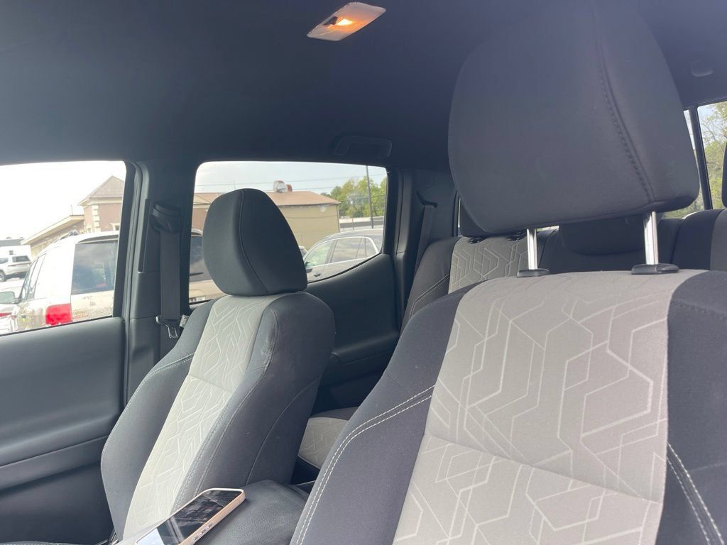 Used 2021 Toyota Tacoma TRD Off-Road w/ Technology Package AWD/4WD image 9