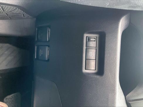 Used 2024 Toyota RAV4 XLE FWD image 33