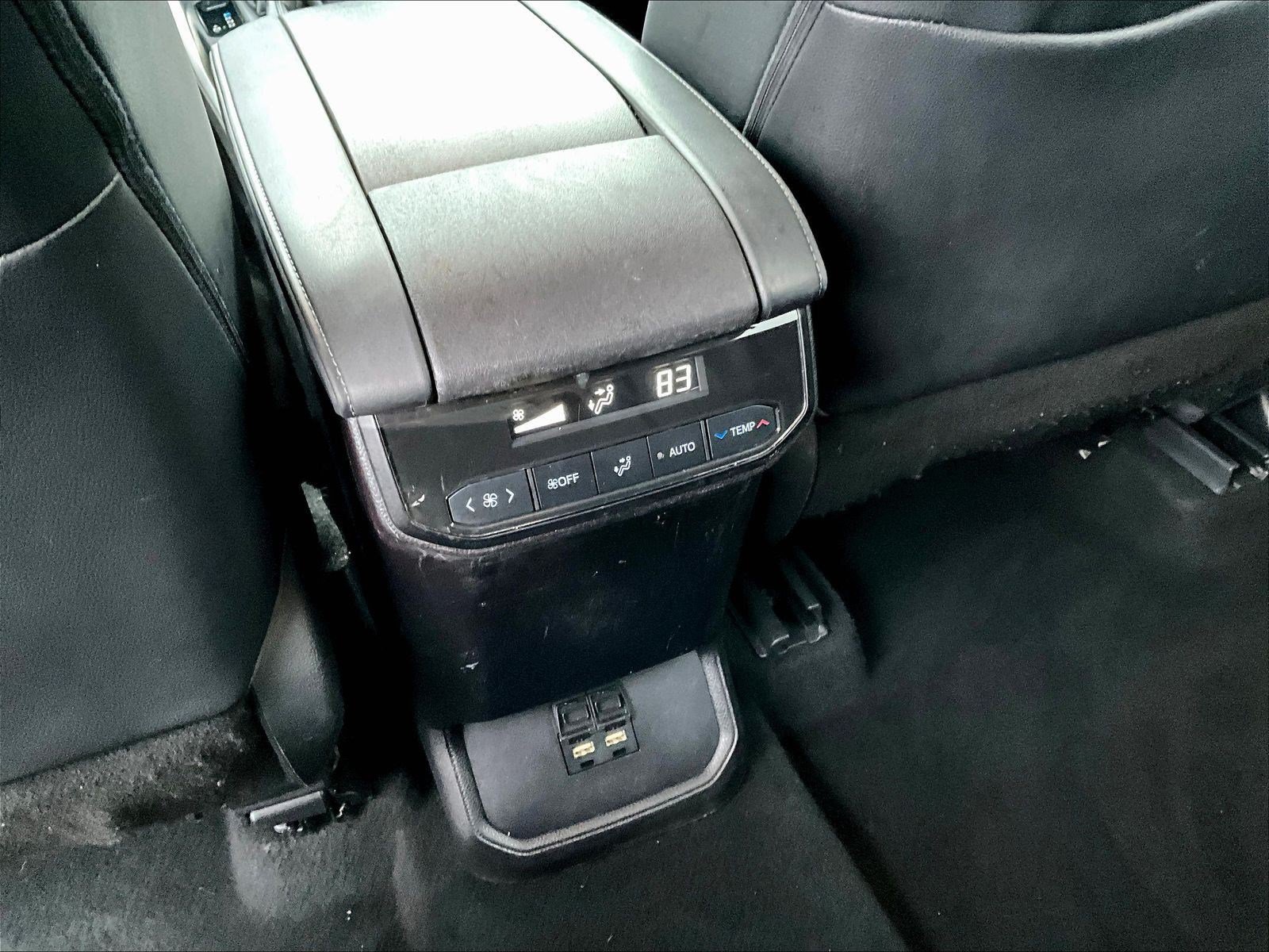 Used 2020 Toyota Highlander XLE AWD/4WD image 10