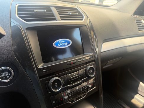 Used 2017 Ford Explorer XLT w/ Equipment Group 202A AWD/4WD image 3