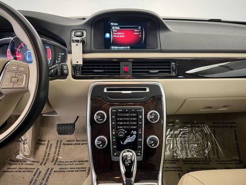 Used 2016 Volvo XC70 T5 Premier w/ Proximity Package image 17