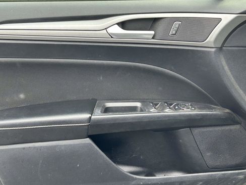 Used 2020 Ford Fusion SE FWD image 12