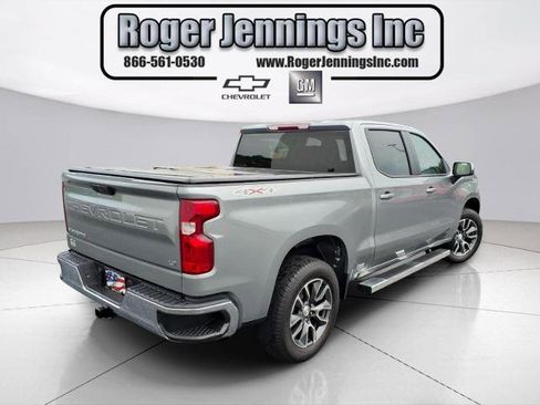 Used 2024 Chevrolet Silverado 1500 LT AWD/4WD image 4