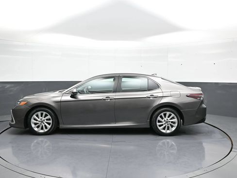 Used 2021 Toyota Camry LE AWD/4WD image 9