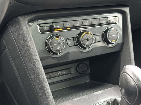 Certified 2021 Volkswagen Tiguan SE R-Line image 31