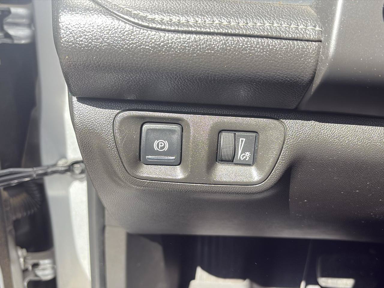Used 2017 GMC Acadia SLT FWD image 18