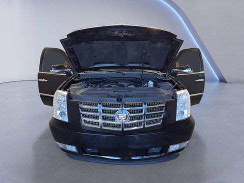 Used 2014 Cadillac Escalade Luxury AWD/4WD image 10