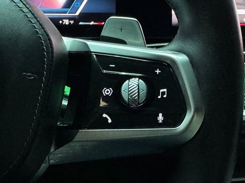 Used 2025 BMW 740i w/ Premium Package image 29