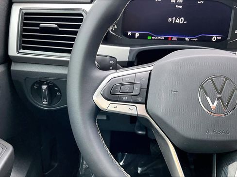 Used 2023 Volkswagen Atlas SE image 24